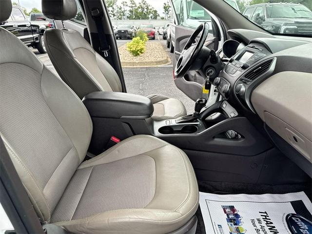 Photo of 2015 Winter White Hyundai TUCSON