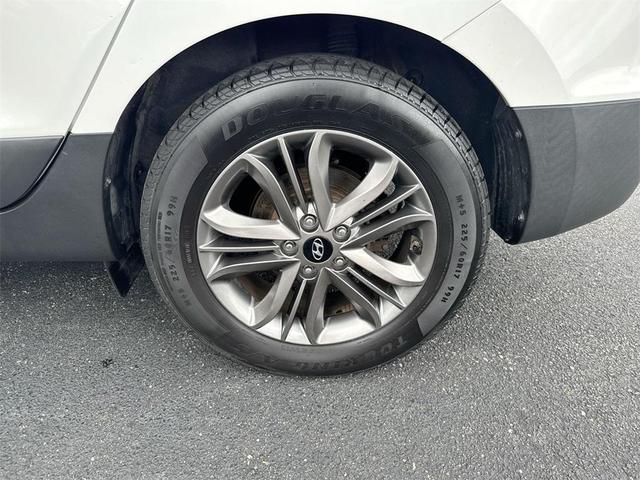 Photo of 2015 Winter White Hyundai TUCSON