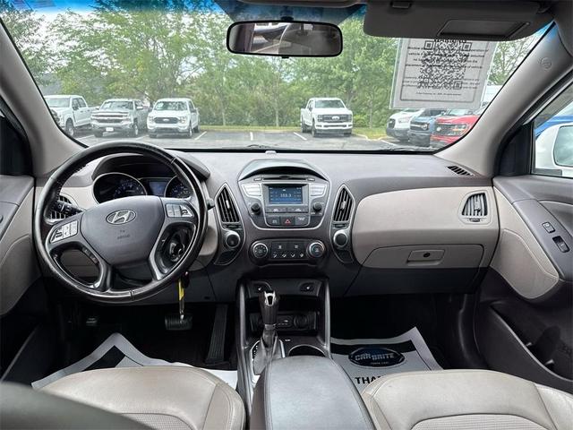 Photo of 2015 Winter White Hyundai TUCSON