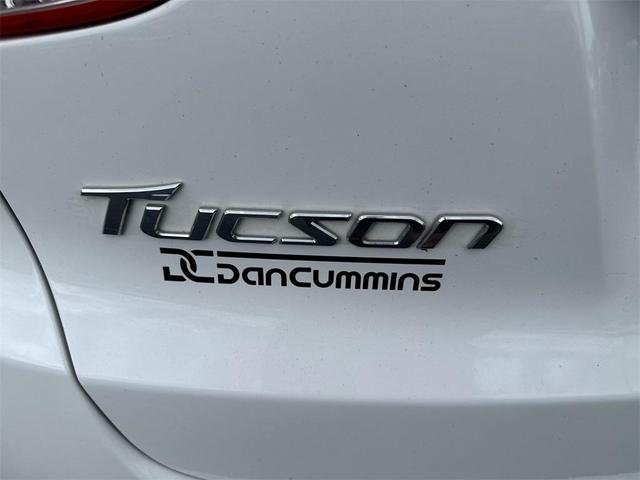 Photo of 2015 Winter White Hyundai TUCSON