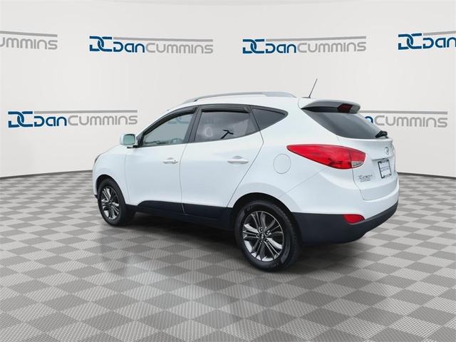 Photo of 2015 Winter White Hyundai TUCSON