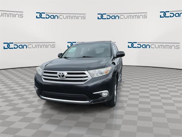 Photo of 2012 Black Toyota Highlander