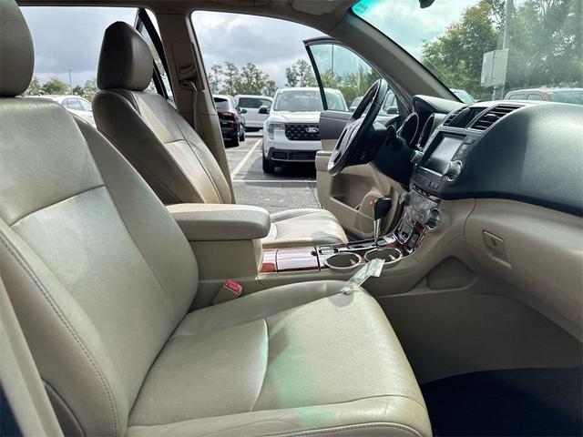 Photo of 2012 Black Toyota Highlander