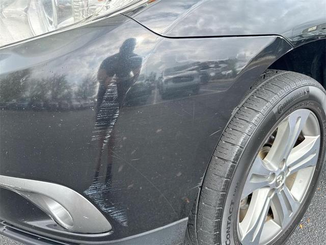 Photo of 2012 Black Toyota Highlander