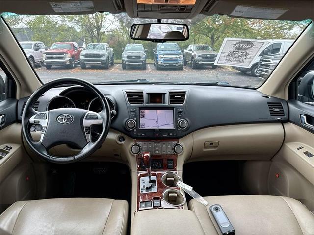 Photo of 2012 Black Toyota Highlander