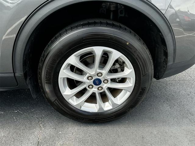Photo of 2022 Carbonized Gray Metallic Ford Escape