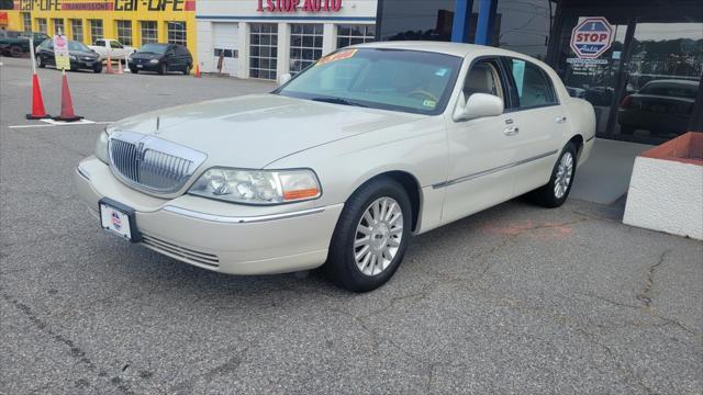 Photo of 2004 Light French Silk Metallic Lincoln Town Car
