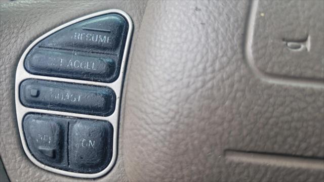Photo of 2004 Light French Silk Metallic Lincoln Town Car