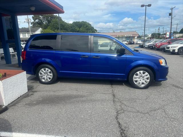 Photo of 2019 Indigo Blue Clearcoat Dodge Grand Caravan