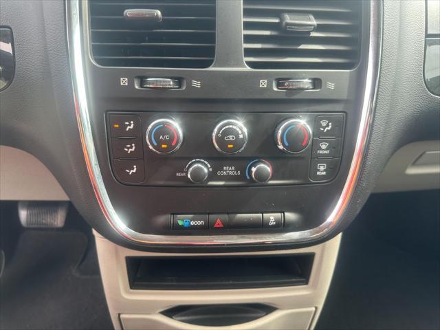 Photo of 2019 Indigo Blue Clearcoat Dodge Grand Caravan