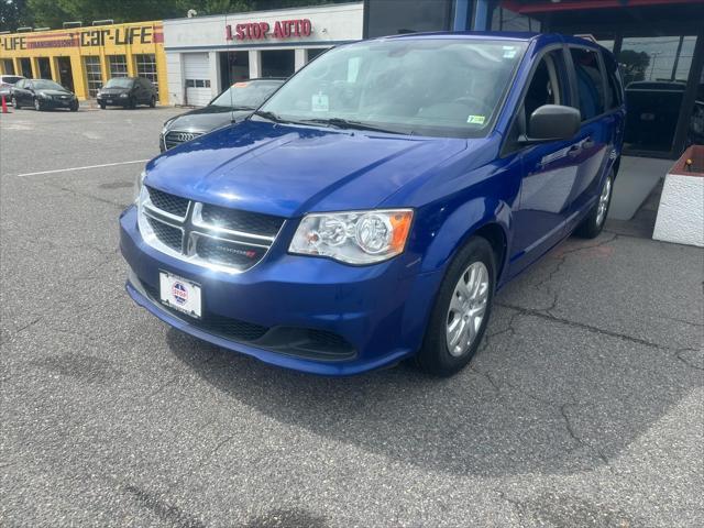 Photo of 2019 Indigo Blue Clearcoat Dodge Grand Caravan