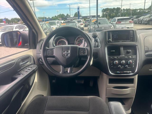 Photo of 2019 Indigo Blue Clearcoat Dodge Grand Caravan