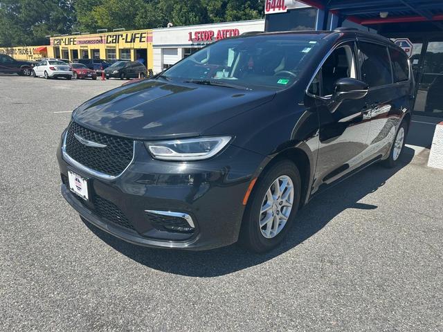 Photo of 2022 Brilliant Black Crystal Pearlcoat Chrysler Pacifica