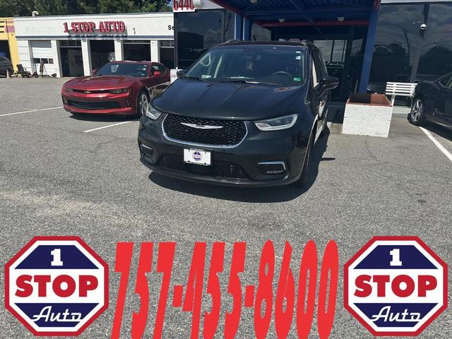 Photo of 2022 Brilliant Black Crystal Pearlcoat Chrysler Pacifica