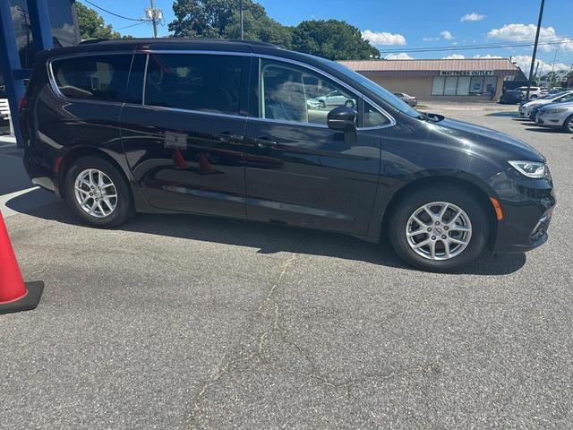 Photo of 2022 Brilliant Black Crystal Pearlcoat Chrysler Pacifica