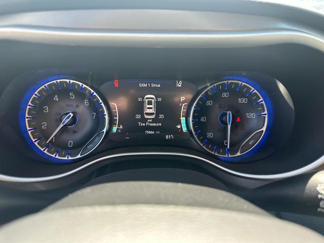 Photo of 2022 Brilliant Black Crystal Pearlcoat Chrysler Pacifica