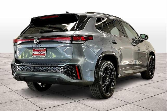 Photo of 2025 Platinum Gray Metallic Volkswagen Tiguan