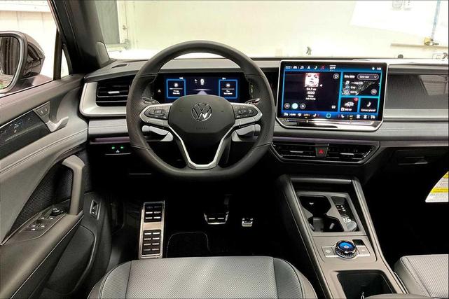 Photo of 2025 Platinum Gray Metallic Volkswagen Tiguan