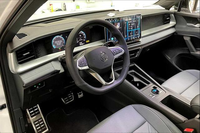 Photo of 2025 Opal White Pearl Volkswagen Tiguan