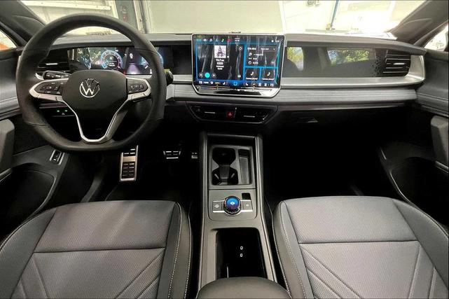 Photo of 2025 Opal White Pearl Volkswagen Tiguan