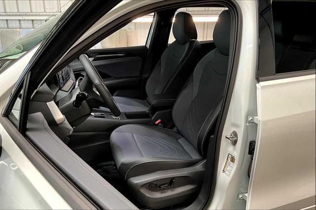 Photo of 2025 Opal White Pearl Volkswagen Tiguan
