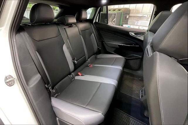Photo of 2025 opal white pearl Volkswagen ID.4