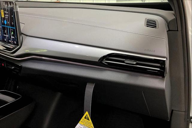 Photo of 2025 opal white pearl Volkswagen ID.4