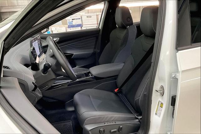 Photo of 2025 opal white pearl Volkswagen ID.4