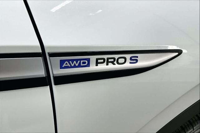Photo of 2025 opal white pearl Volkswagen ID.4