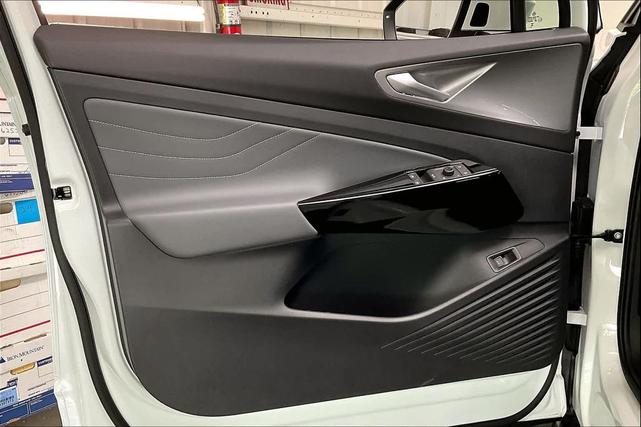 Photo of 2025 opal white pearl Volkswagen ID.4