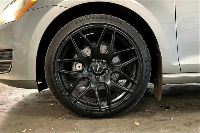 Photo of 2015 Tungsten Silver Metallic Volkswagen Golf