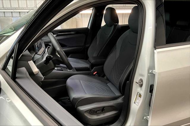 Photo of 2025 Opal White Pearl Volkswagen Tiguan