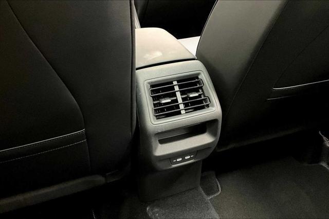 Photo of 2025 Opal White Pearl Volkswagen Tiguan