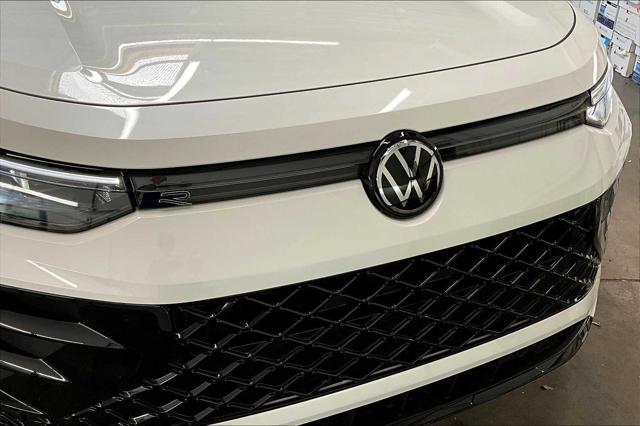 Photo of 2025 Opal White Pearl Volkswagen Tiguan