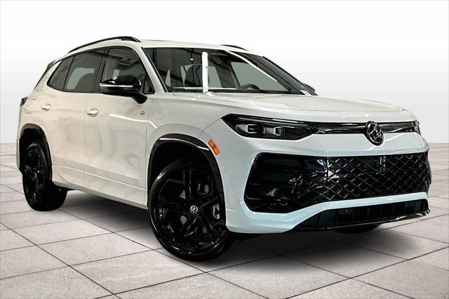 Photo of 2025 Opal White Pearl Volkswagen Tiguan
