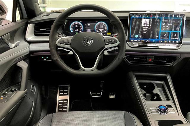 Photo of 2025 Opal White Pearl Volkswagen Tiguan