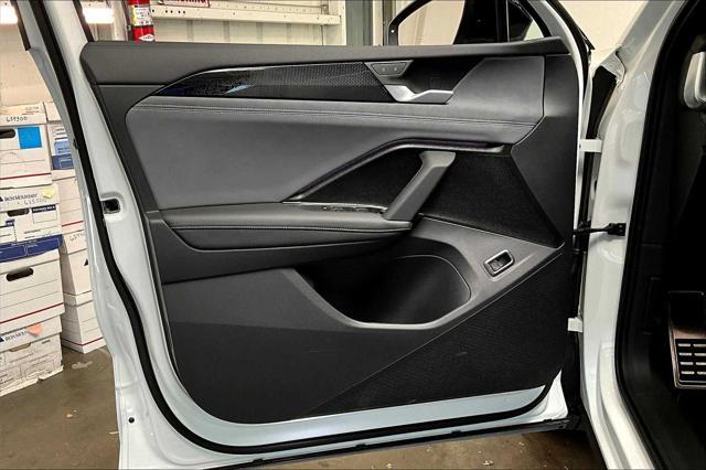 Photo of 2025 Opal White Pearl Volkswagen Tiguan