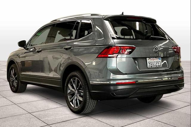 Photo of 2022 Platinum Gray Metallic Volkswagen Tiguan