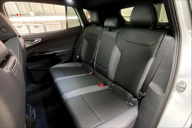 Photo of 2025 opal white pearl Volkswagen ID.4