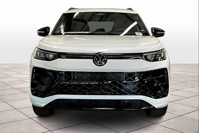 Photo of 2025 Opal White Pearl Volkswagen Tiguan