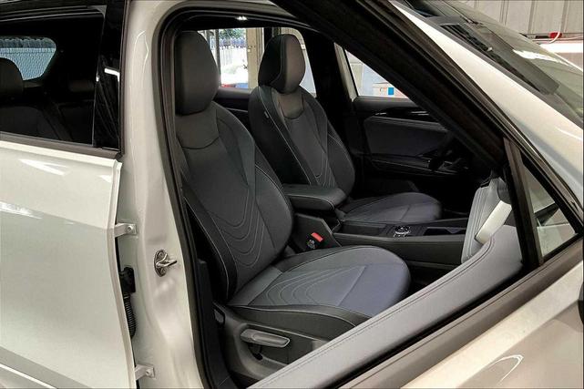 Photo of 2025 Opal White Pearl Volkswagen Tiguan