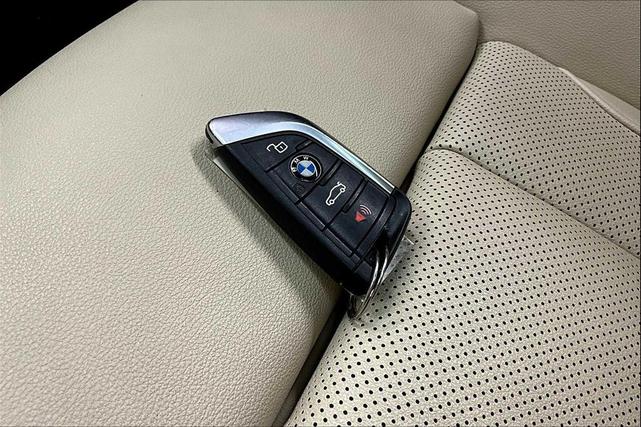 Photo of 2024 Skyscraper Grey Metallic BMW 330