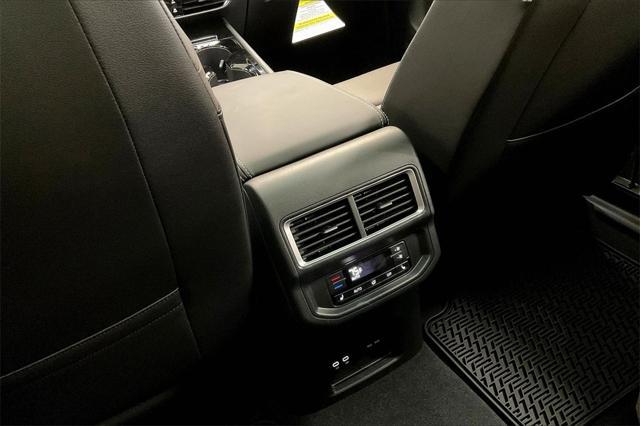 Photo of 2025 Opal White Pearl Volkswagen Atlas