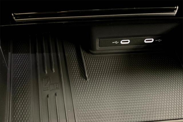 Photo of 2025 Opal White Pearl Volkswagen Atlas