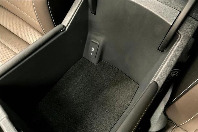 Photo of 2025 Opal White Pearl Volkswagen Atlas