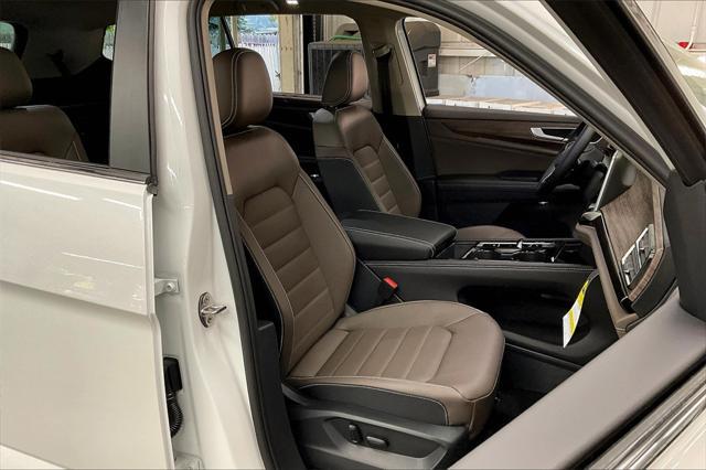 Photo of 2025 Opal White Pearl Volkswagen Atlas