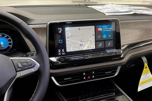 Photo of 2025 Opal White Pearl Volkswagen Atlas