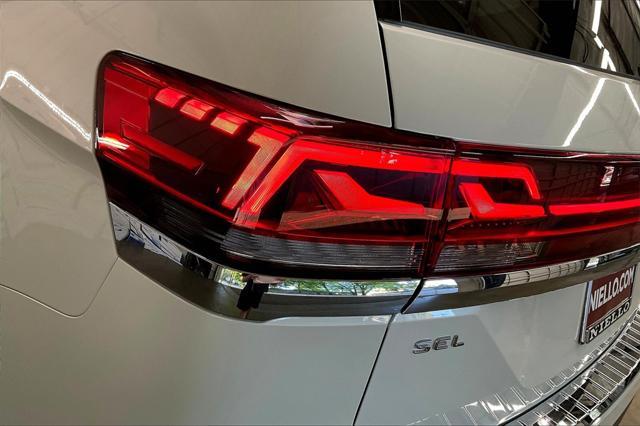 Photo of 2025 Opal White Pearl Volkswagen Atlas