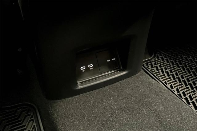 Photo of 2025 Opal White Pearl Volkswagen Atlas