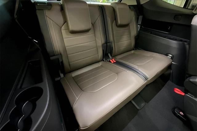 Photo of 2025 Opal White Pearl Volkswagen Atlas
